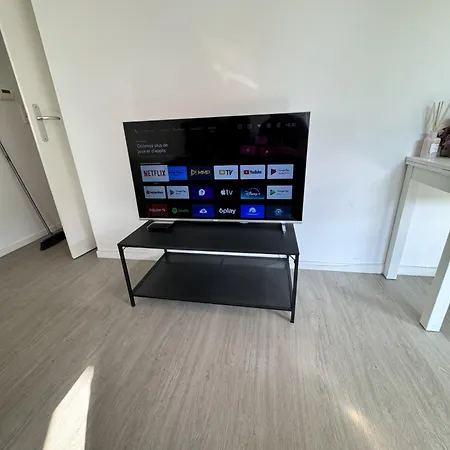 Διαμέρισμα T2 Cosy Parking Prive *